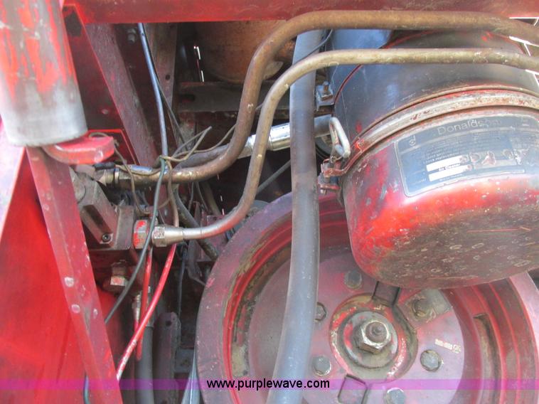 image for item A8664 1983 Massey-Ferguson 860 combine