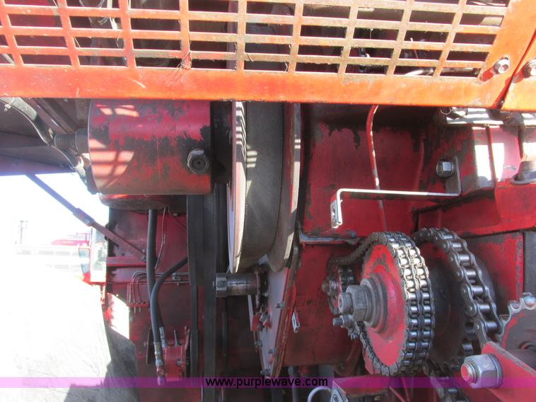 image for item A8664 1983 Massey-Ferguson 860 combine