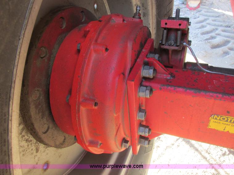 image for item A8664 1983 Massey-Ferguson 860 combine