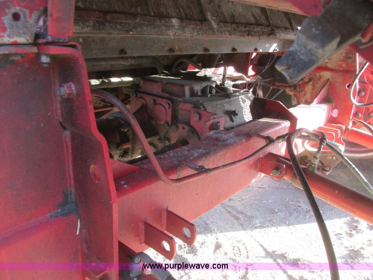 image for item A8664 1983 Massey-Ferguson 860 combine