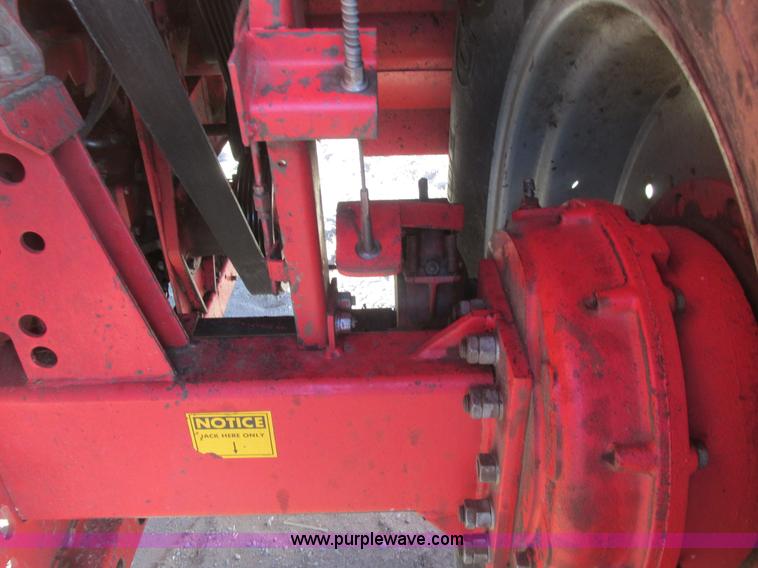 image for item A8664 1983 Massey-Ferguson 860 combine