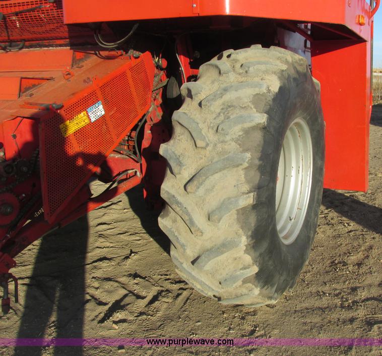 image for item A8664 1983 Massey-Ferguson 860 combine