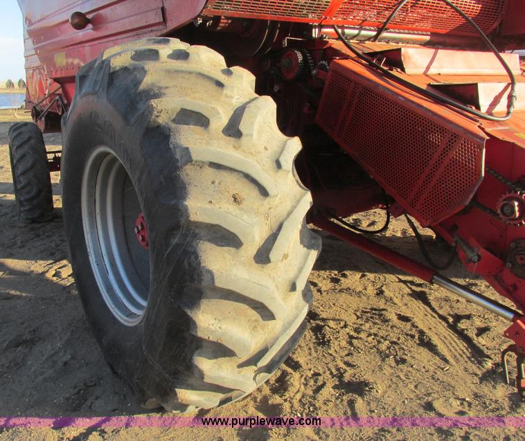 image for item A8664 1983 Massey-Ferguson 860 combine