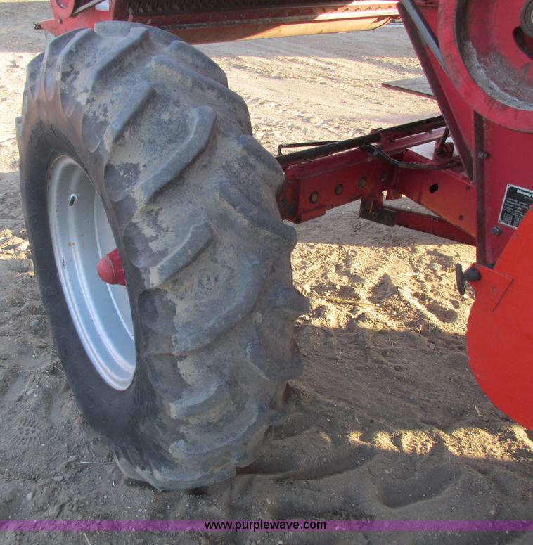 image for item A8664 1983 Massey-Ferguson 860 combine