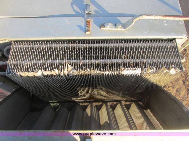 image for item A8664 1983 Massey-Ferguson 860 combine