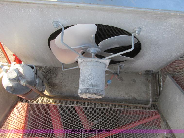 image for item A8664 1983 Massey-Ferguson 860 combine