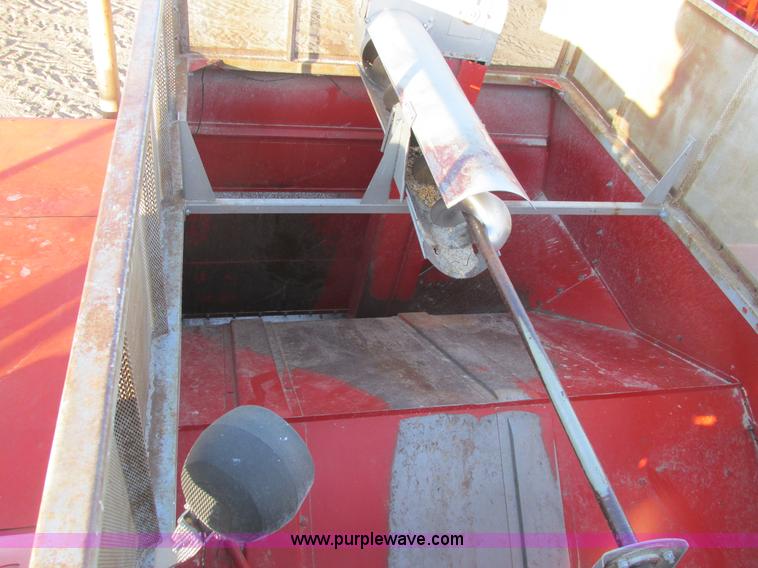 image for item A8664 1983 Massey-Ferguson 860 combine