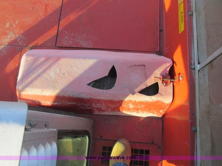 image for item A8664 1983 Massey-Ferguson 860 combine