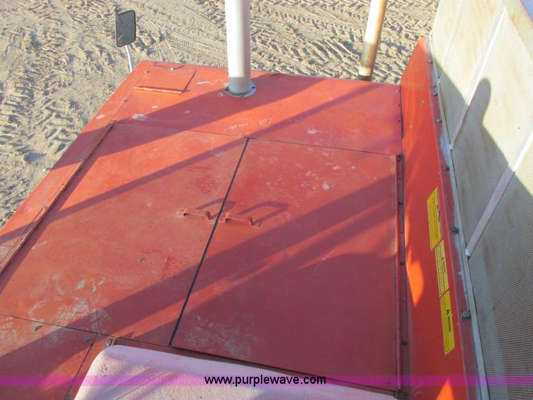 image for item A8664 1983 Massey-Ferguson 860 combine