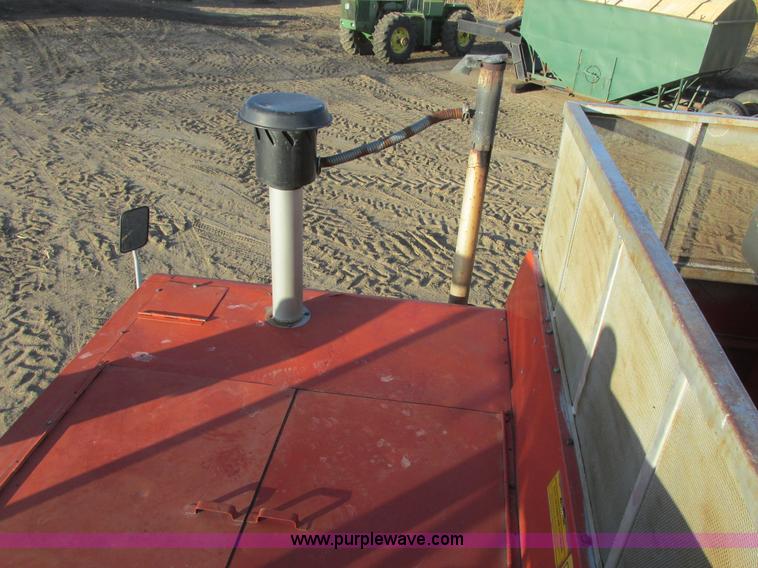 image for item A8664 1983 Massey-Ferguson 860 combine