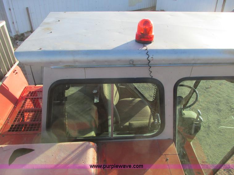 image for item A8664 1983 Massey-Ferguson 860 combine