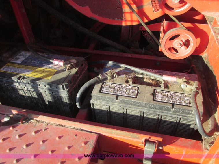 image for item A8664 1983 Massey-Ferguson 860 combine