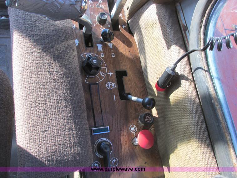 image for item A8664 1983 Massey-Ferguson 860 combine