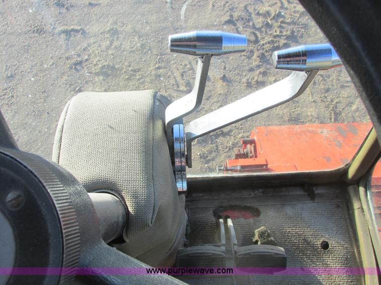 image for item A8664 1983 Massey-Ferguson 860 combine