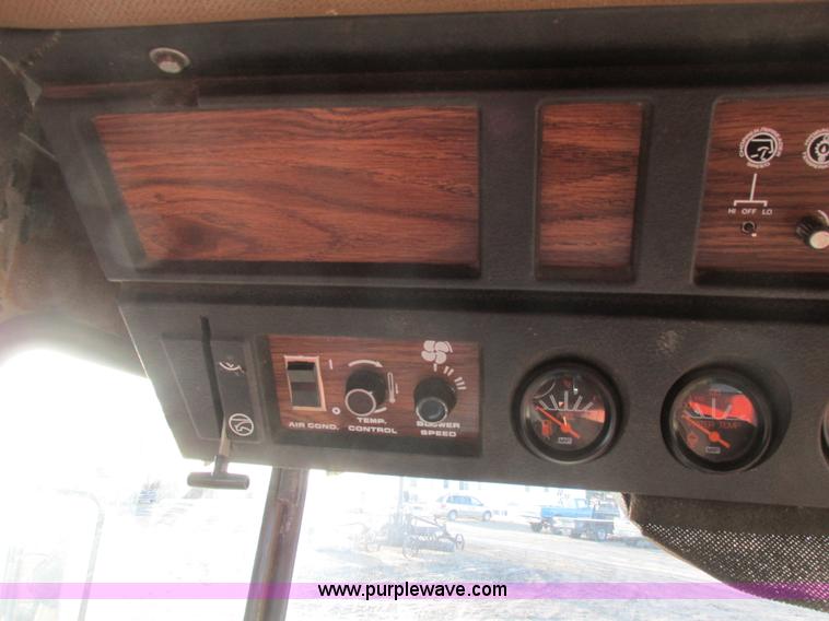 image for item A8664 1983 Massey-Ferguson 860 combine