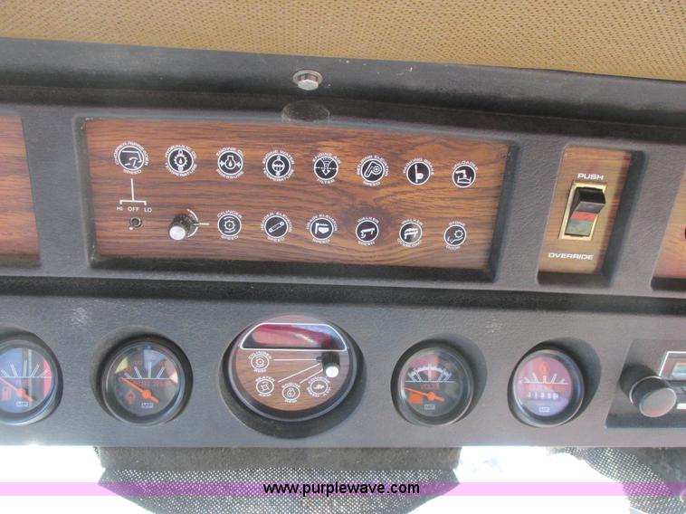 image for item A8664 1983 Massey-Ferguson 860 combine