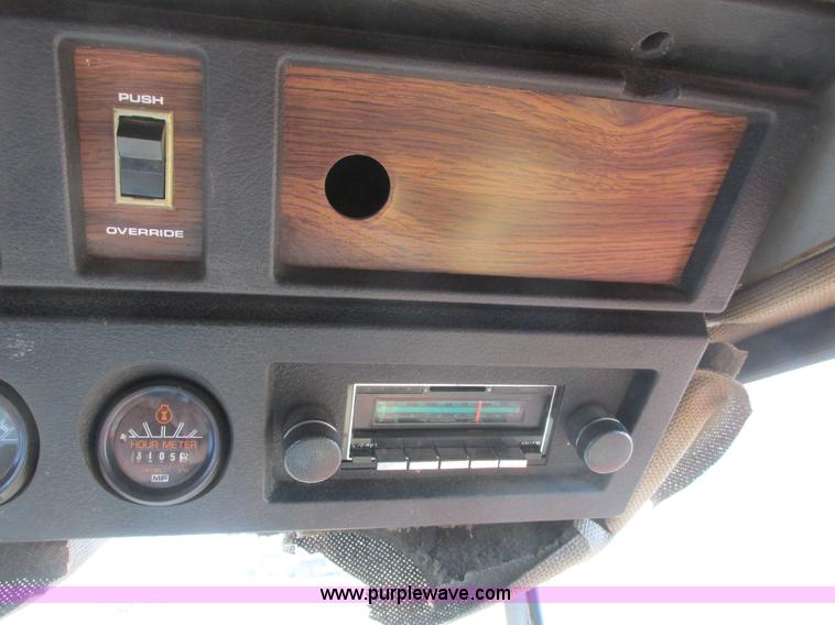 image for item A8664 1983 Massey-Ferguson 860 combine