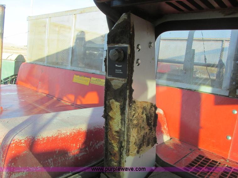 image for item A8664 1983 Massey-Ferguson 860 combine