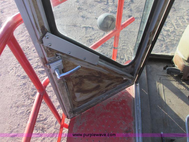 image for item A8664 1983 Massey-Ferguson 860 combine