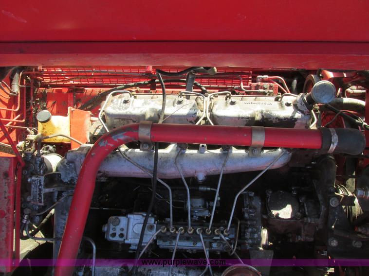 image for item A8665 1987 Massey-Ferguson 860 combine