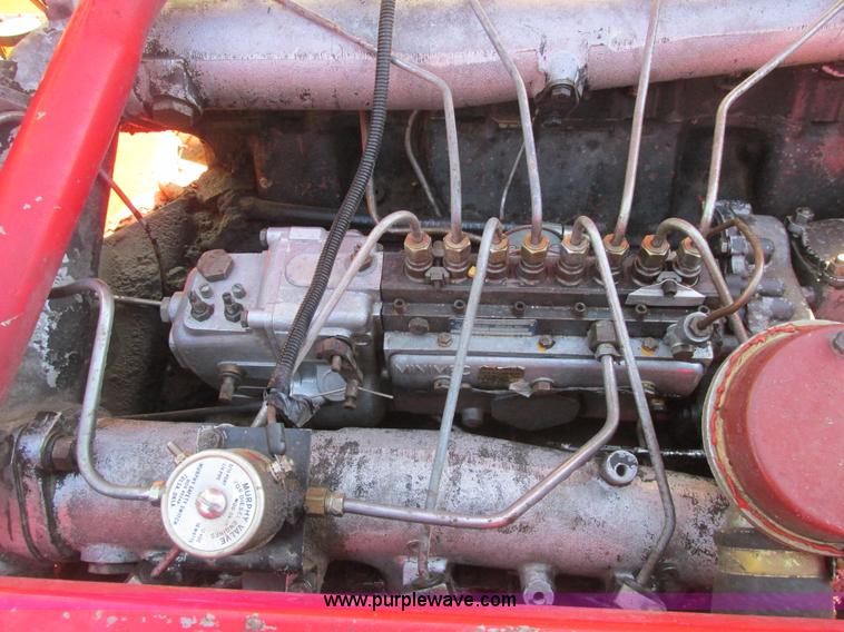 image for item A8665 1987 Massey-Ferguson 860 combine