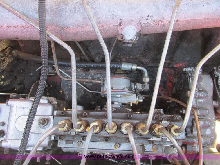 image for item A8665 1987 Massey-Ferguson 860 combine