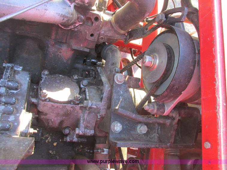 image for item A8665 1987 Massey-Ferguson 860 combine