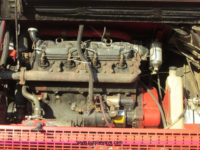 image for item A8665 1987 Massey-Ferguson 860 combine