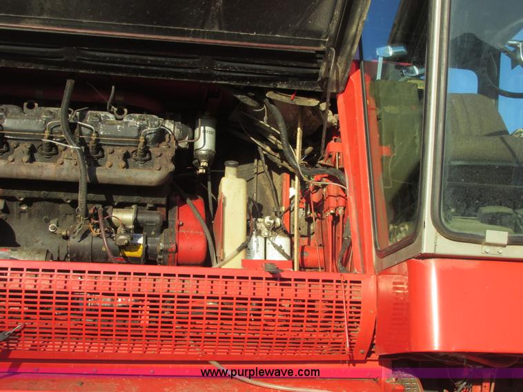 image for item A8665 1987 Massey-Ferguson 860 combine