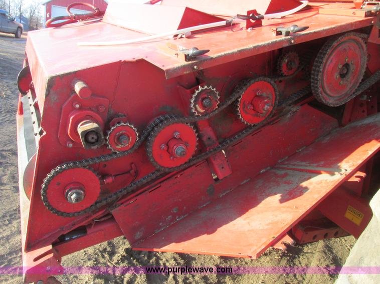image for item A8665 1987 Massey-Ferguson 860 combine