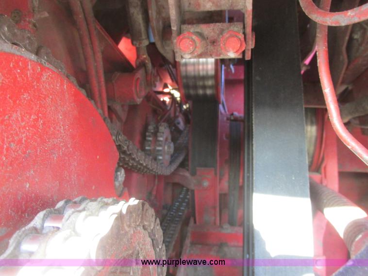 image for item A8665 1987 Massey-Ferguson 860 combine