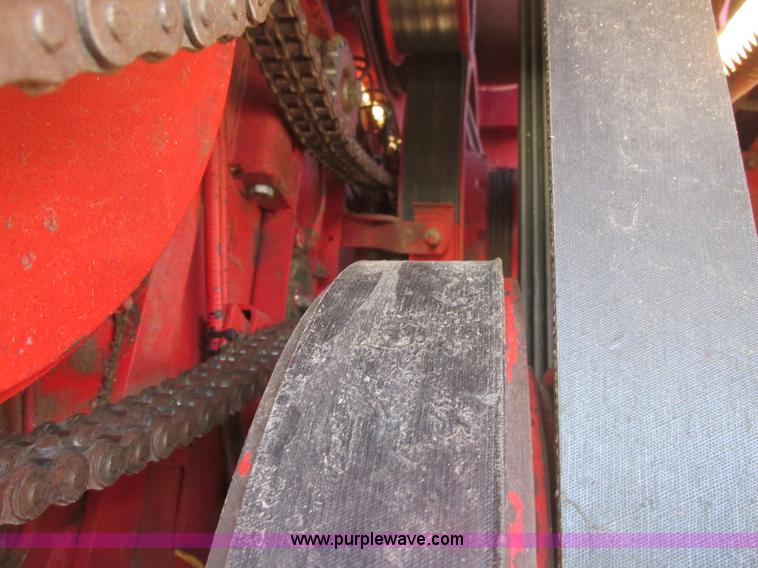 image for item A8665 1987 Massey-Ferguson 860 combine