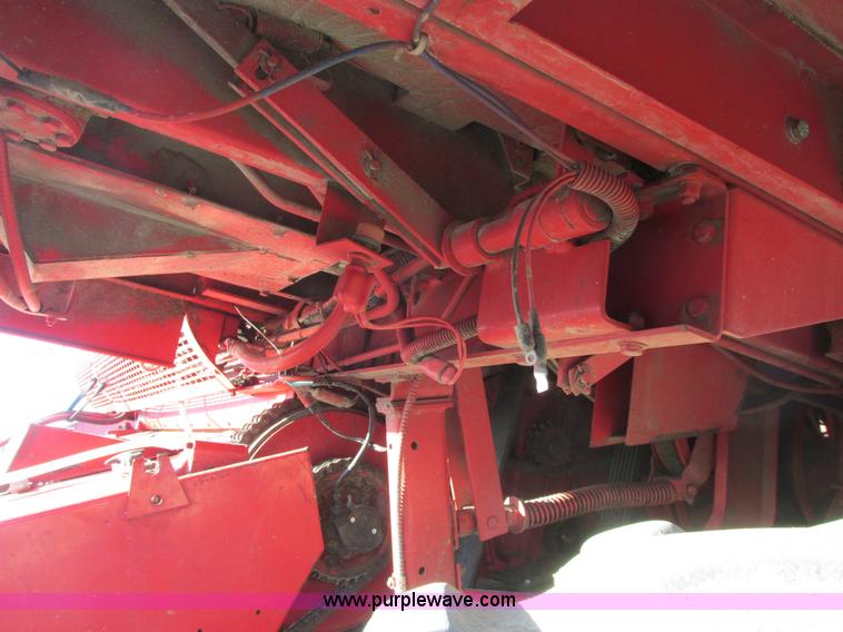 image for item A8665 1987 Massey-Ferguson 860 combine