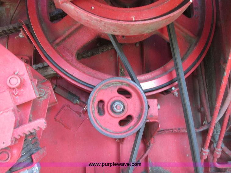 image for item A8665 1987 Massey-Ferguson 860 combine