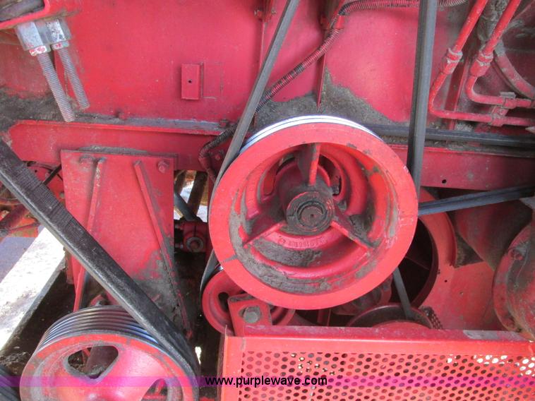 image for item A8665 1987 Massey-Ferguson 860 combine