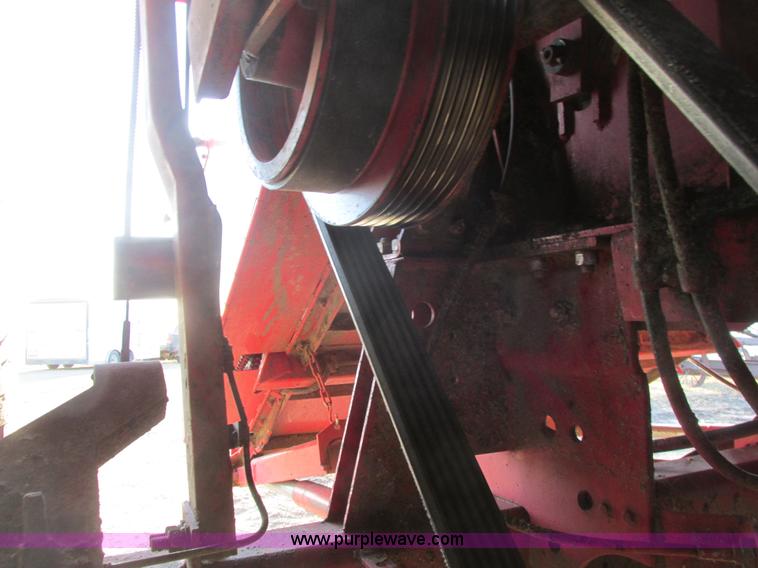 image for item A8665 1987 Massey-Ferguson 860 combine