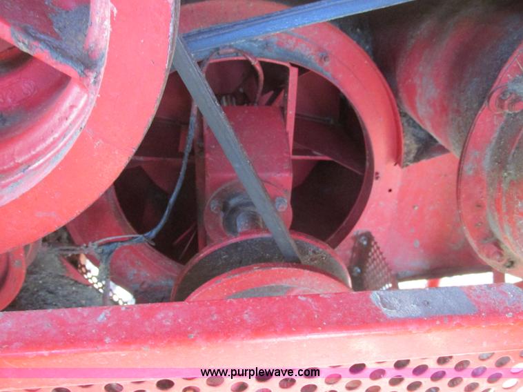 image for item A8665 1987 Massey-Ferguson 860 combine