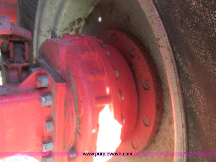 image for item A8665 1987 Massey-Ferguson 860 combine