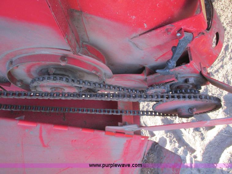 image for item A8665 1987 Massey-Ferguson 860 combine