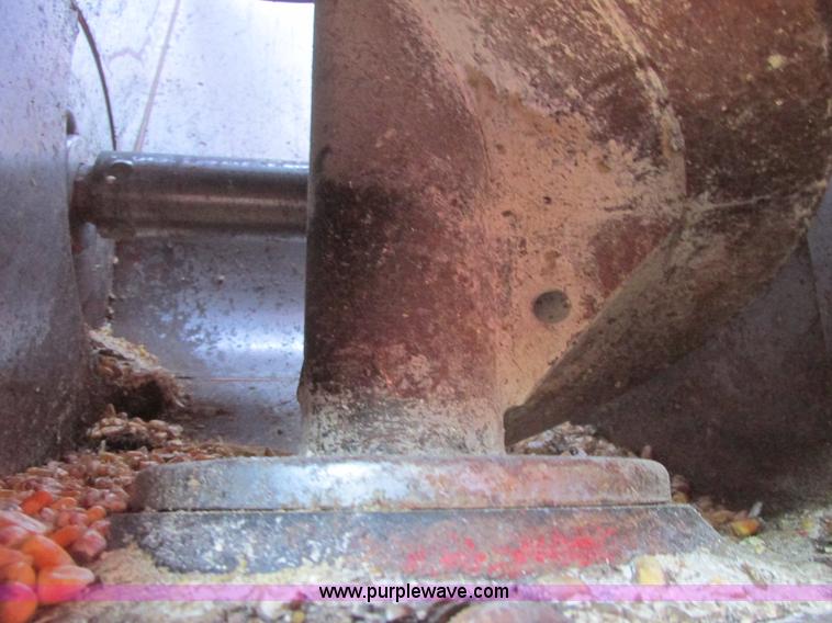 image for item A8665 1987 Massey-Ferguson 860 combine