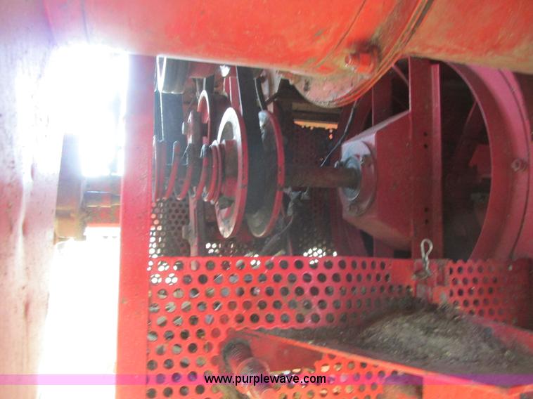 image for item A8665 1987 Massey-Ferguson 860 combine