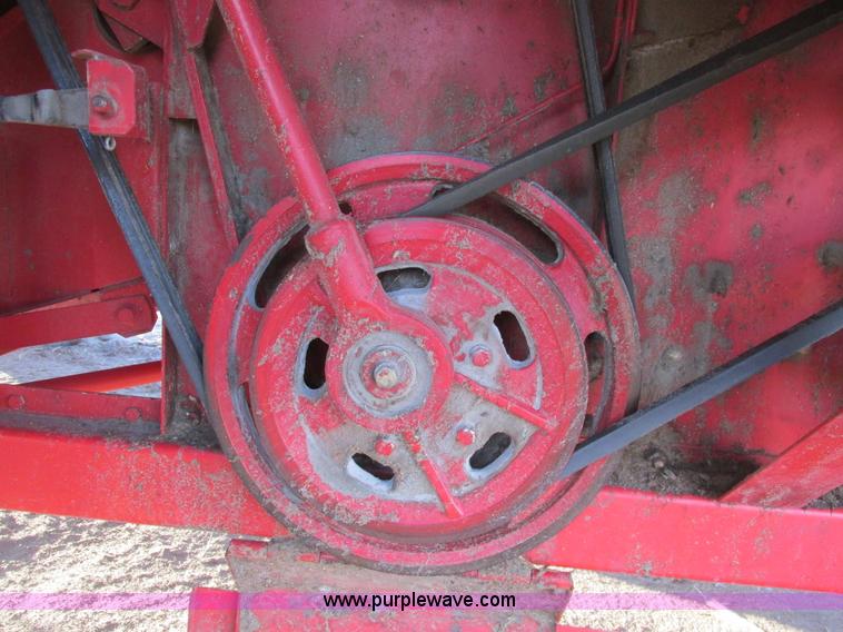 image for item A8665 1987 Massey-Ferguson 860 combine