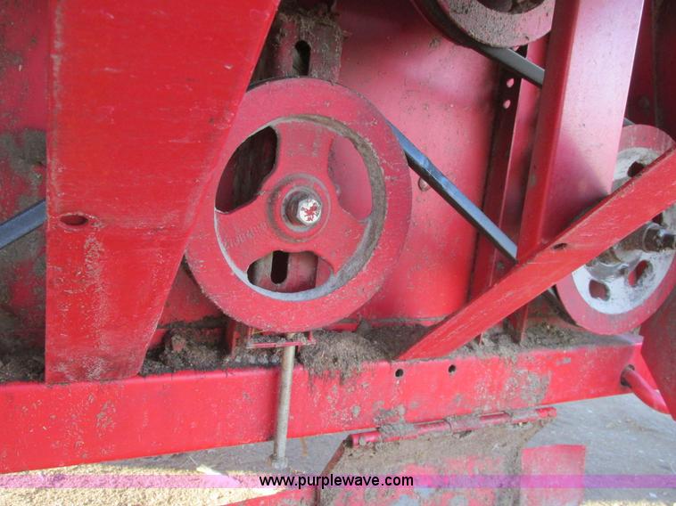 image for item A8665 1987 Massey-Ferguson 860 combine