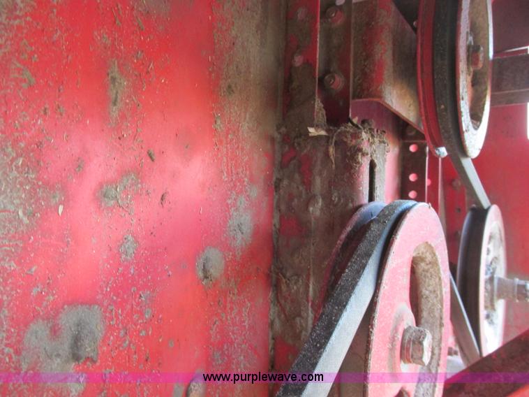 image for item A8665 1987 Massey-Ferguson 860 combine