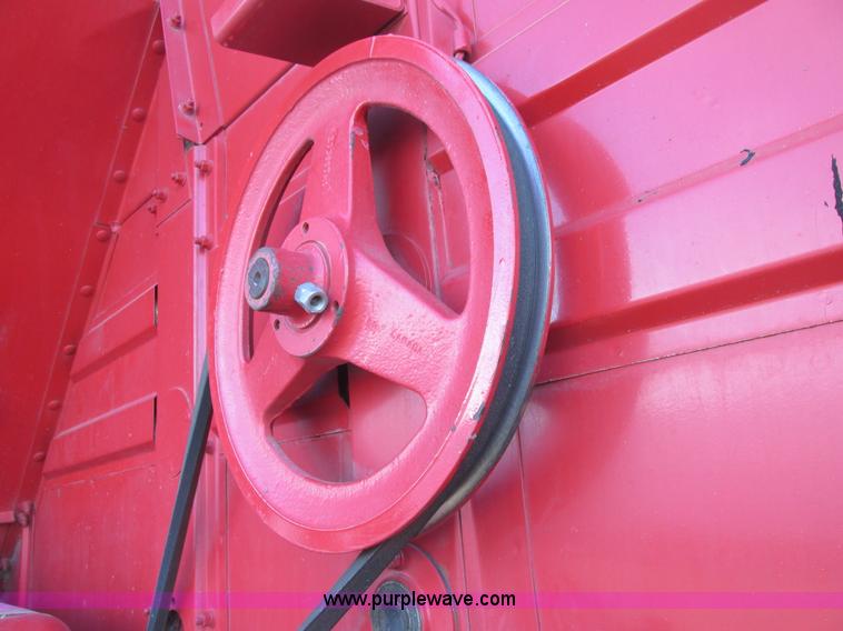 image for item A8665 1987 Massey-Ferguson 860 combine