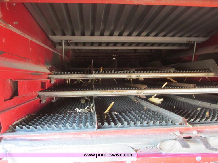 image for item A8665 1987 Massey-Ferguson 860 combine