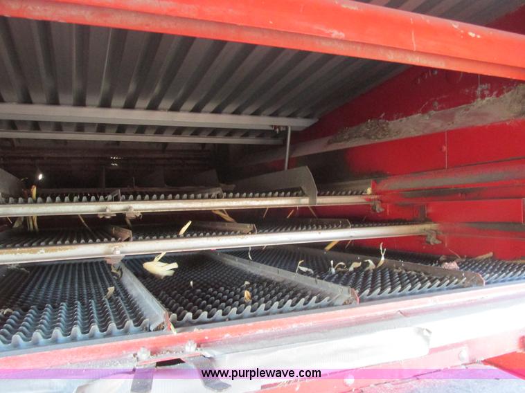 image for item A8665 1987 Massey-Ferguson 860 combine