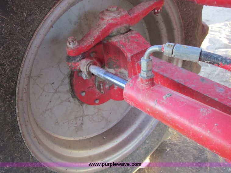 image for item A8665 1987 Massey-Ferguson 860 combine