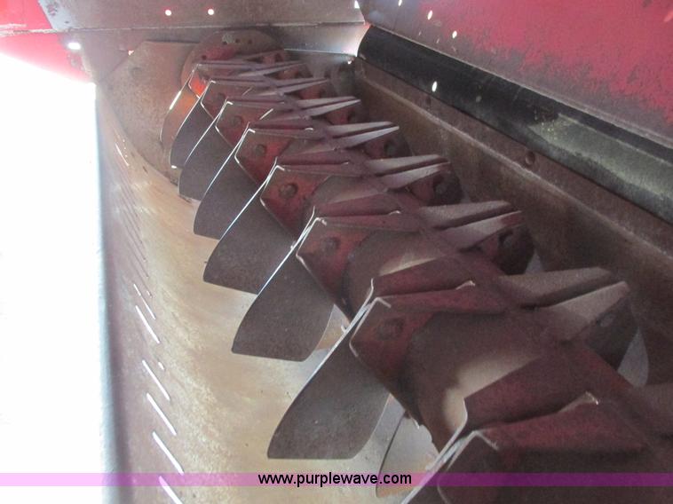 image for item A8665 1987 Massey-Ferguson 860 combine