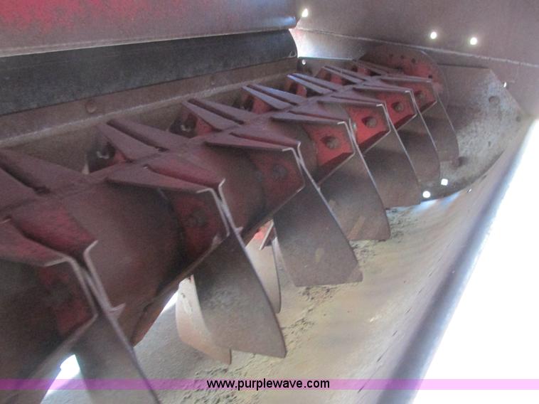 image for item A8665 1987 Massey-Ferguson 860 combine